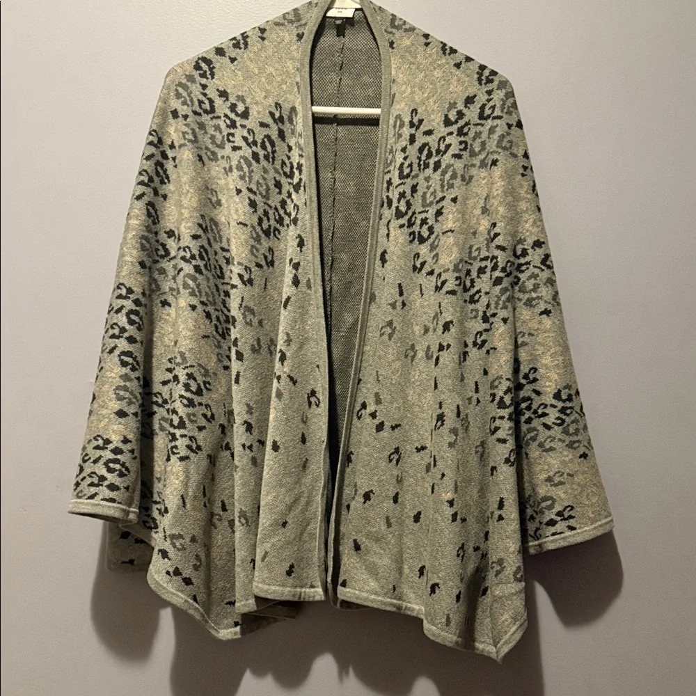 Cabi Gray Leopard Print Open Front Poncho O/S - Picture 1 of 8